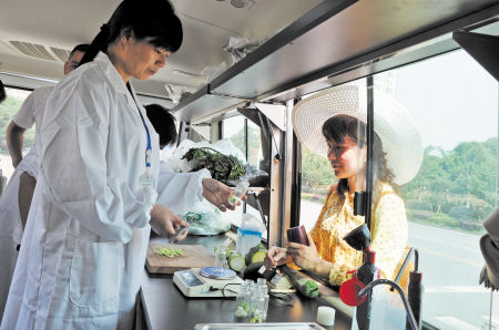 挑選食品安全檢測車廠家，需要注意這3點