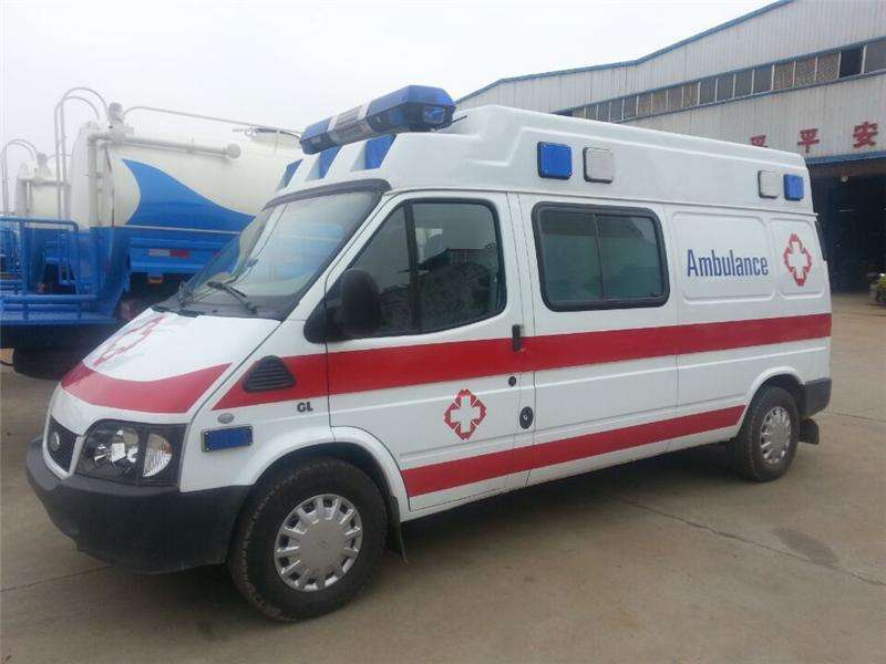 救護(hù)車和醫(yī)療車有什么區(qū)別？救護(hù)車廠家專業(yè)為你解答。01